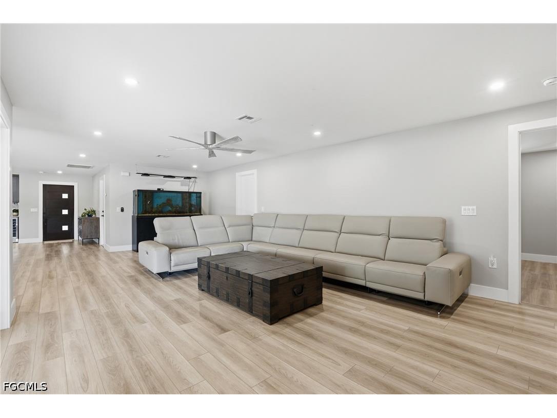 1860 Marina Circle North Fort Myers FL 33903 2026021988 image8