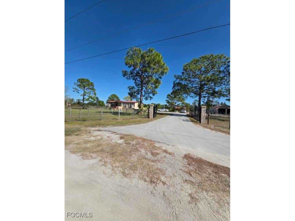 1860 Poinsettia Avenue Lehigh Acres FL 33972 2025020472 image2