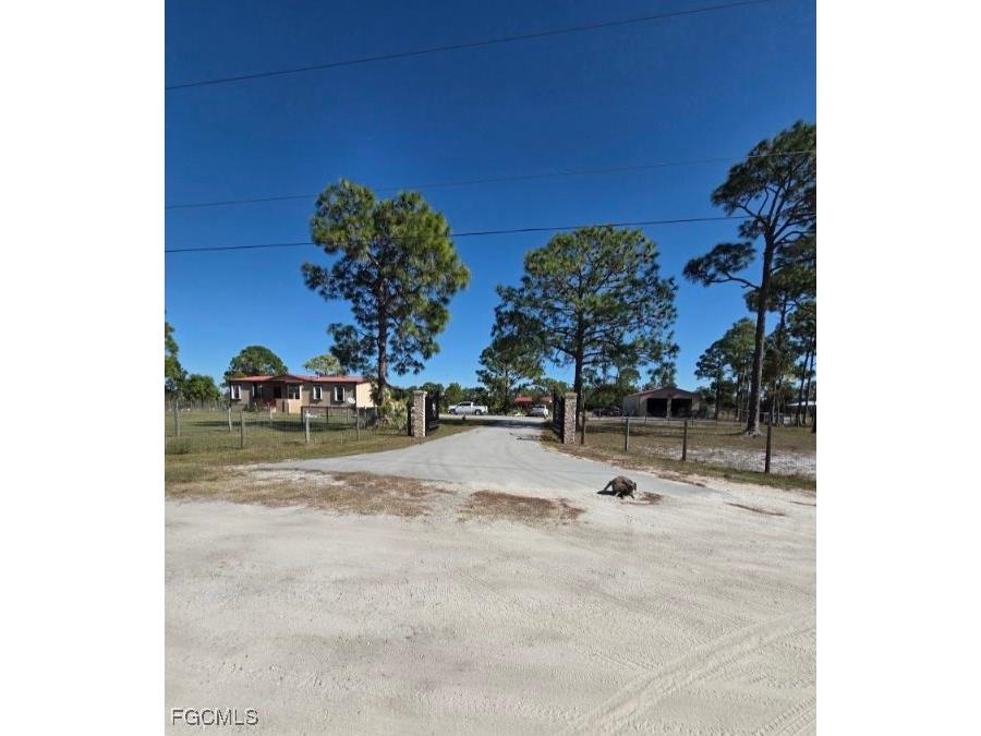 1860 Poinsettia Avenue Lehigh Acres FL 33972 2025020472 image3