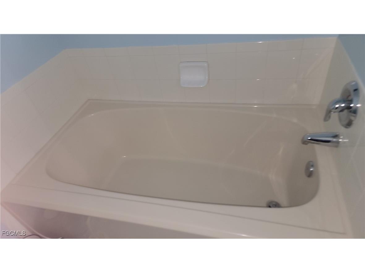 1865 Concordia Lake Circle #402 Cape Coral FL 33909 2025024451 image11