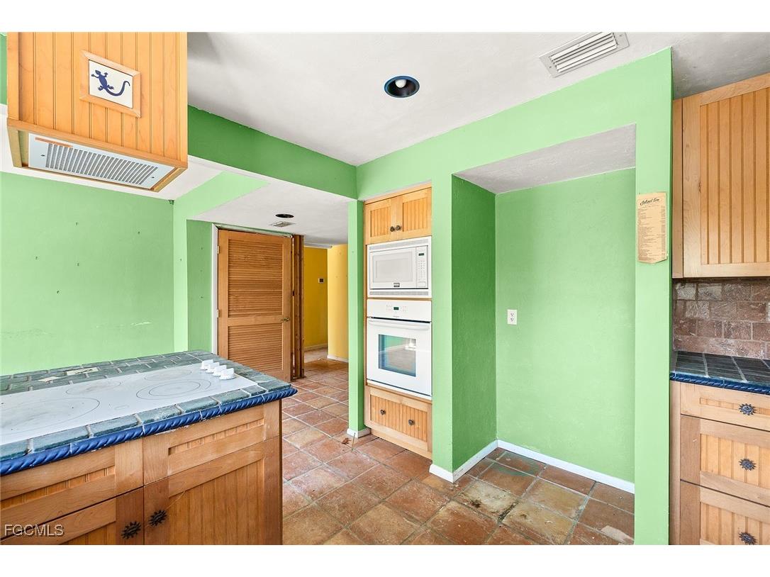 1866 Ardsley Way Sanibel FL 33957 2025003152 image11