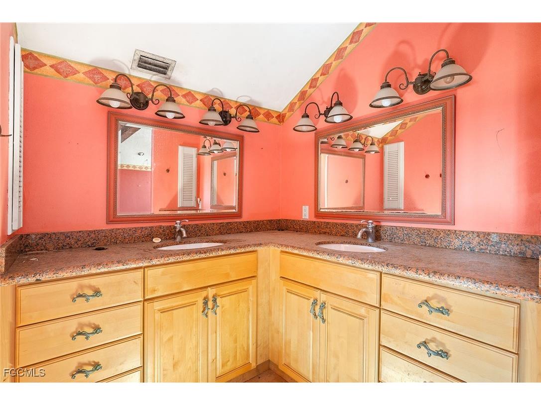 1866 Ardsley Way Sanibel FL 33957 2025003152 image21