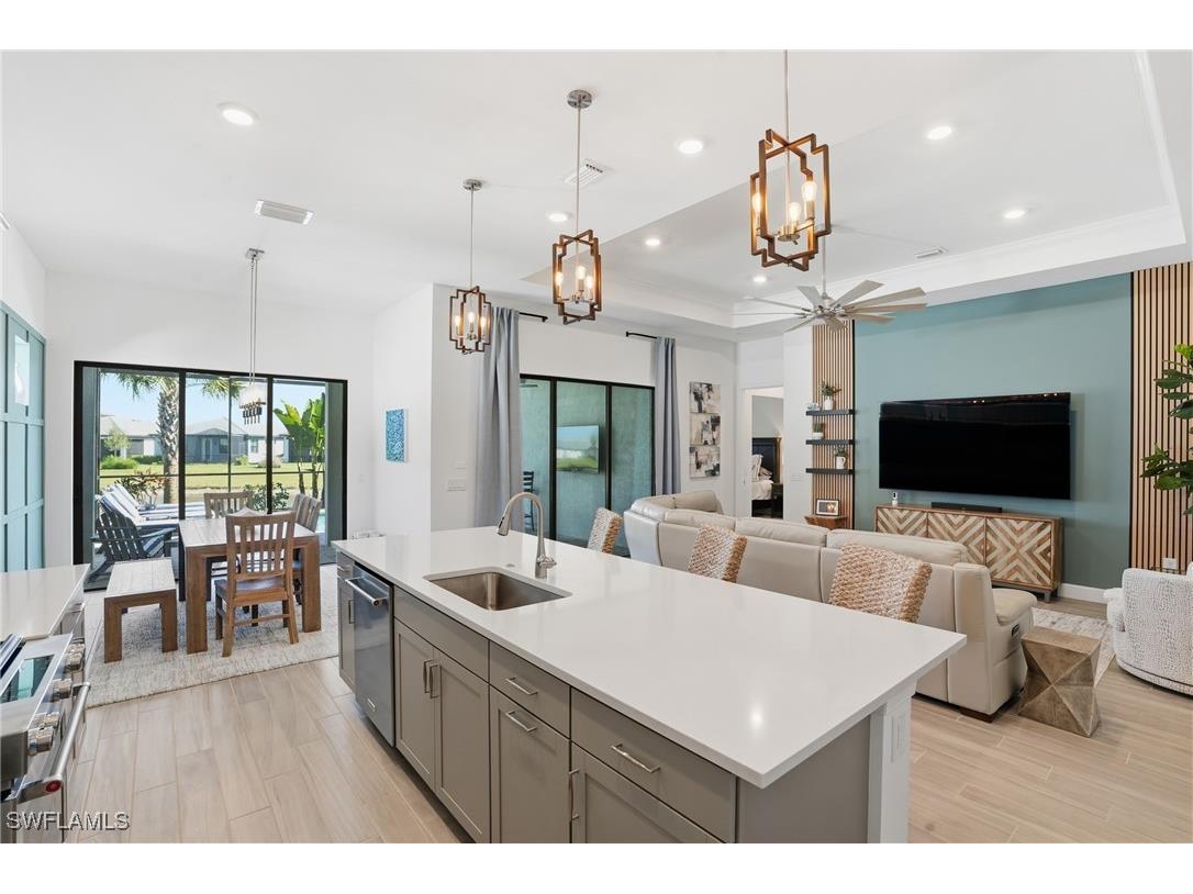 1872 Terreno Boulevard Naples FL 34120 225078982 image1