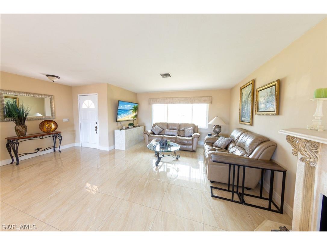 188 Gulfstream Street Marco Island FL 34145 226010410 image3