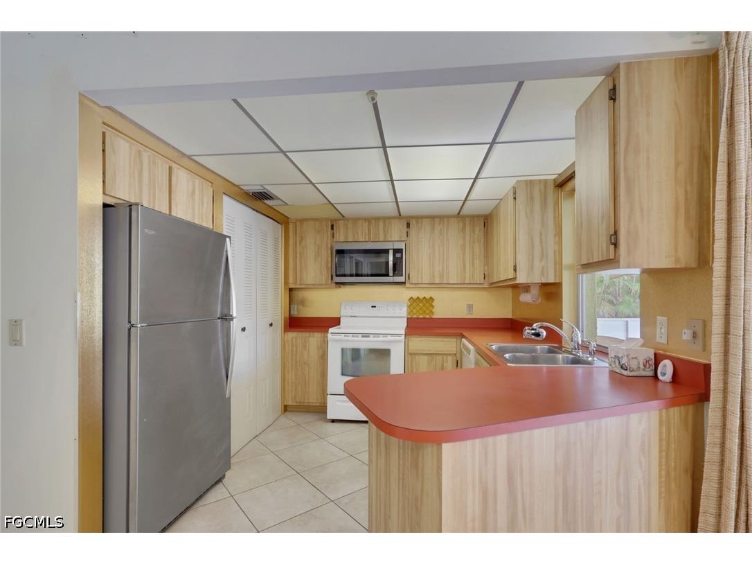 1890 Coral Point Drive Cape Coral FL 33990 2026019862 image16