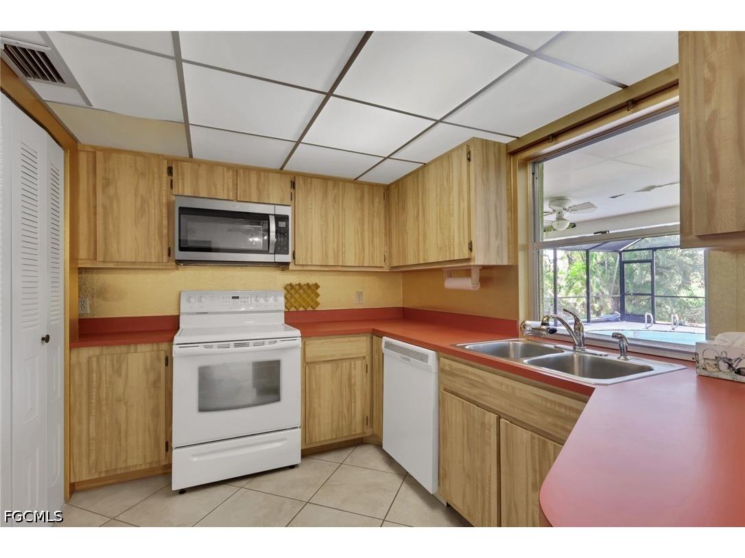 1890 Coral Point Drive Cape Coral FL 33990 2026019862 image17