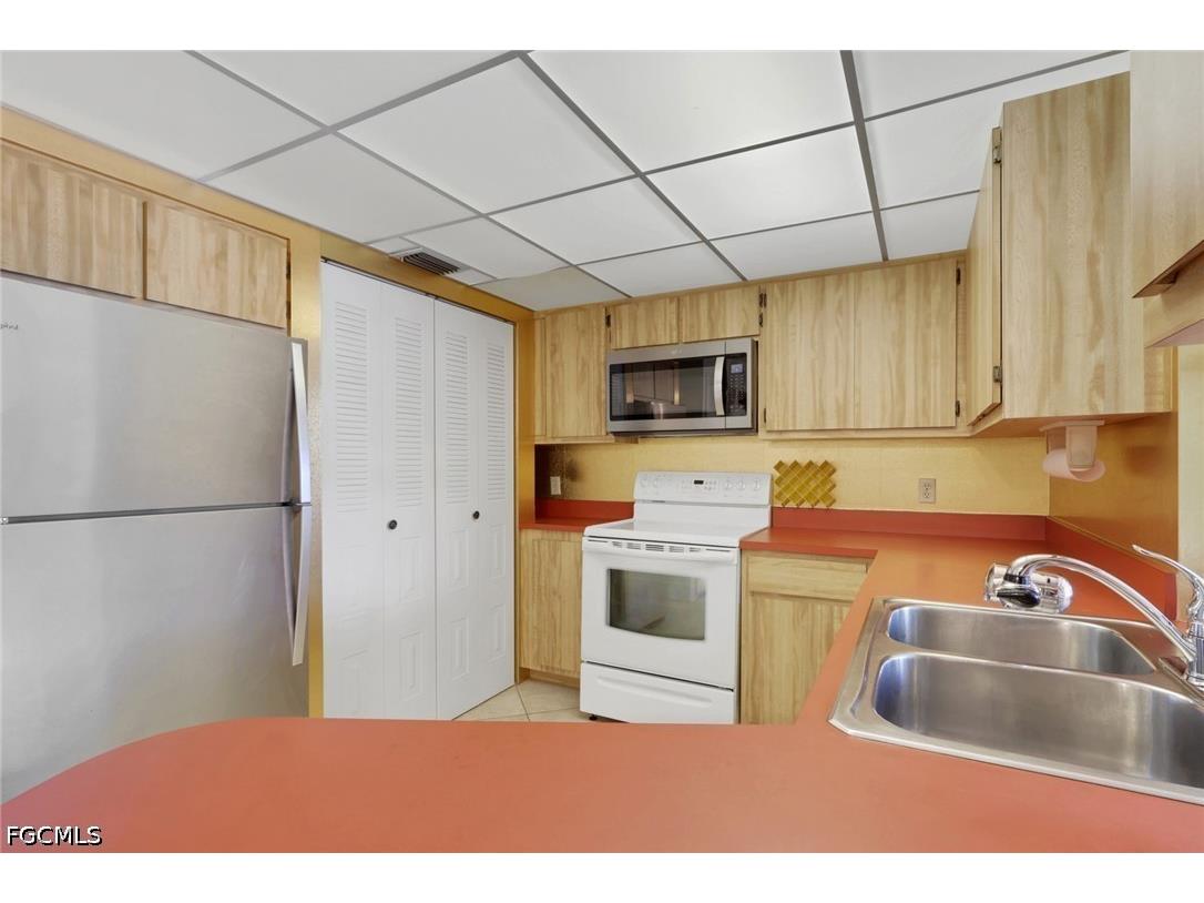 1890 Coral Point Drive Cape Coral FL 33990 2026019862 image18