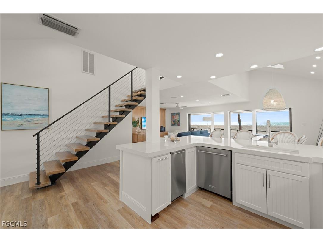 19 Beach Homes Captiva FL 33924 2026010269 image8