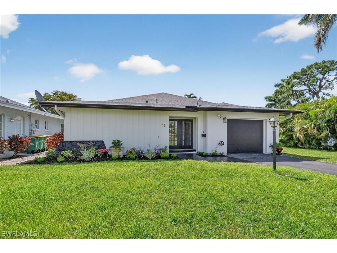 19 Crooked Lane #15 Naples FL 34112 226011038 image1