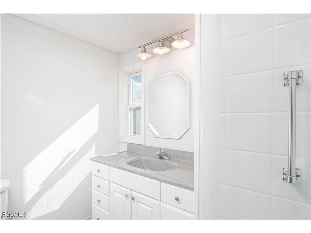 19 Garden Drive Fort Myers FL 33908 2025000686 image9