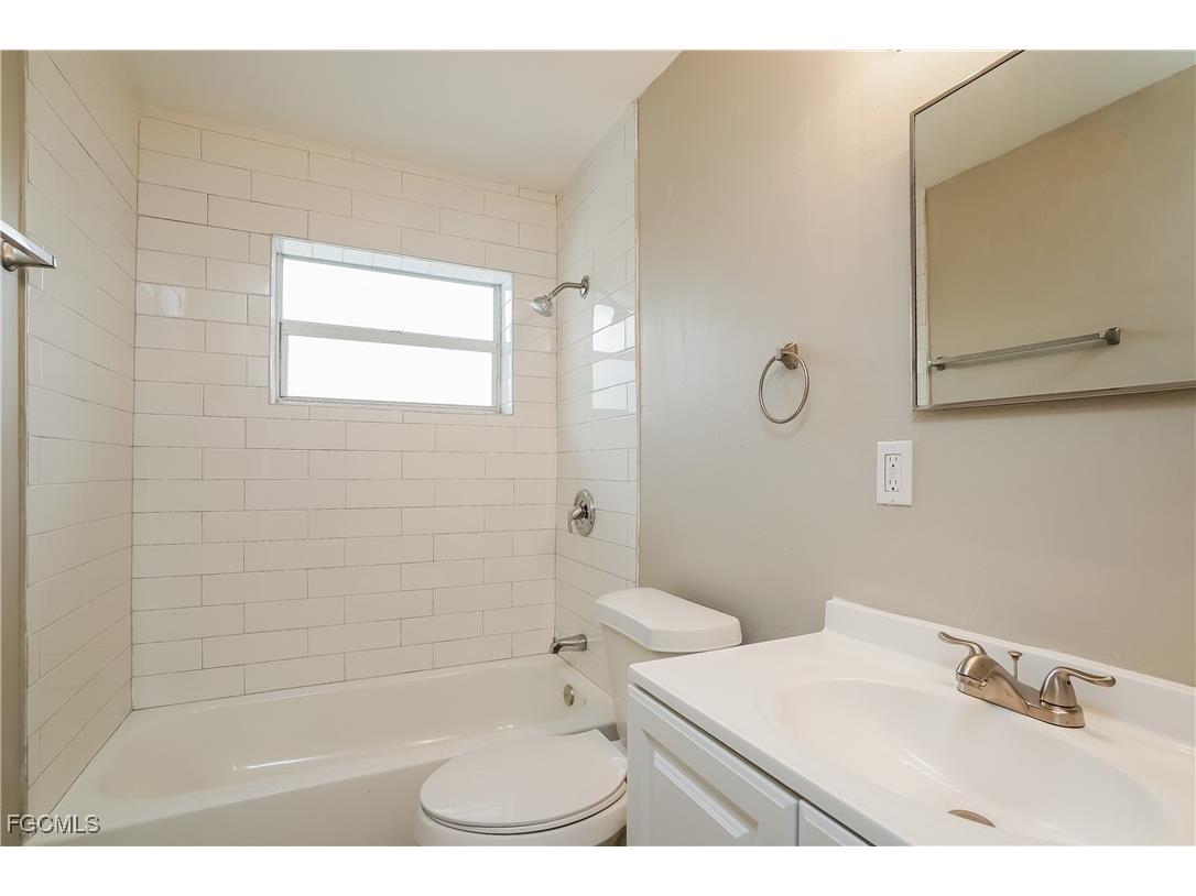 19 Kingsman Circle Fort Myers FL 33905 2025021748 image10