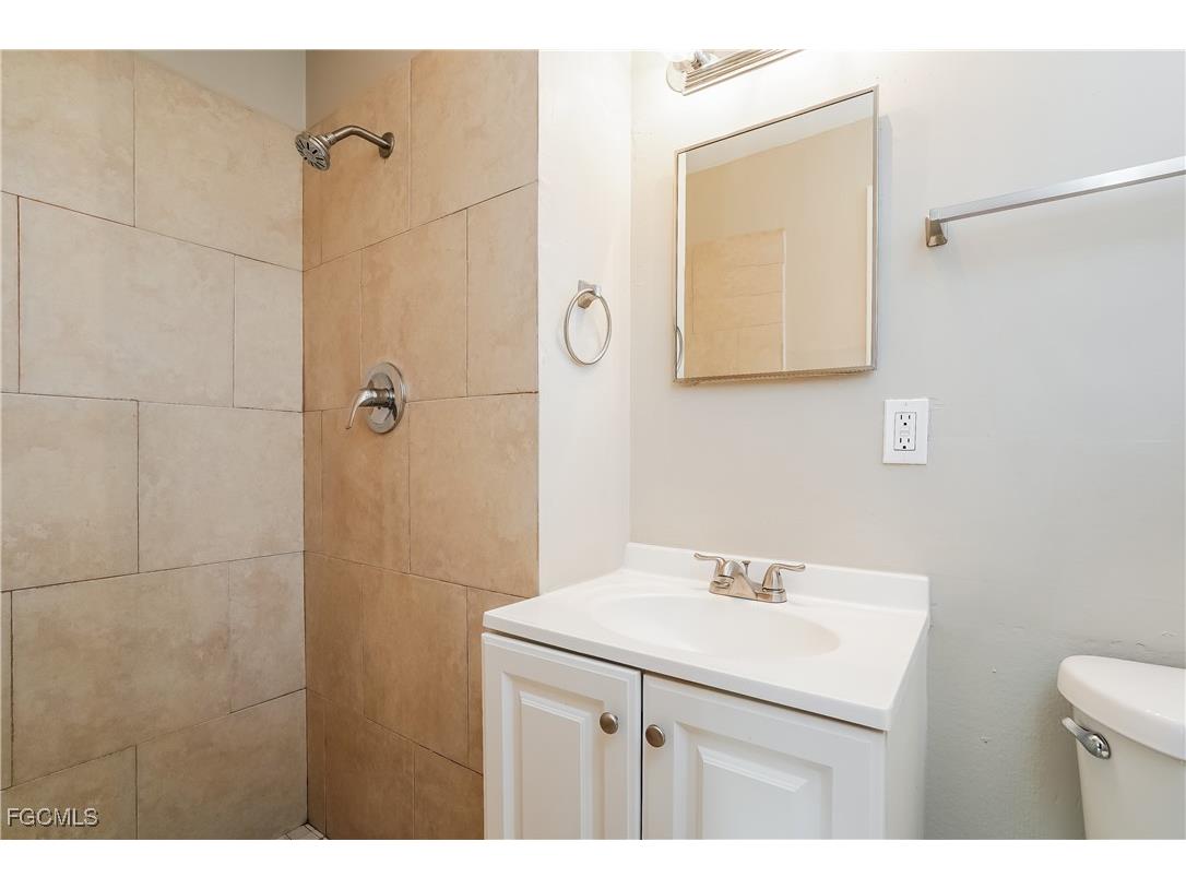 19 Kingsman Circle Fort Myers FL 33905 2025021748 image13