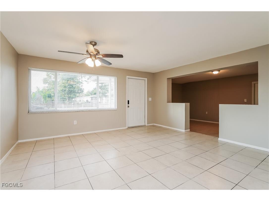 19 Kingsman Circle Fort Myers FL 33905 2025021748 image3