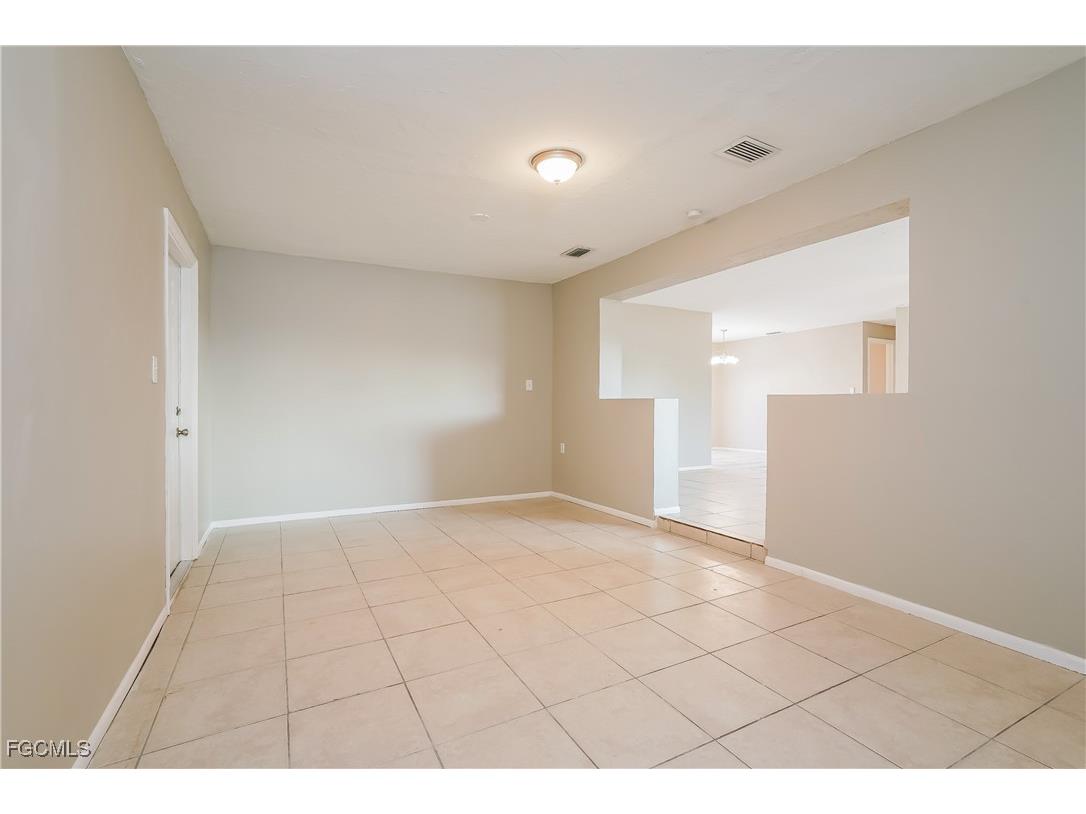 19 Kingsman Circle Fort Myers FL 33905 2025021748 image7