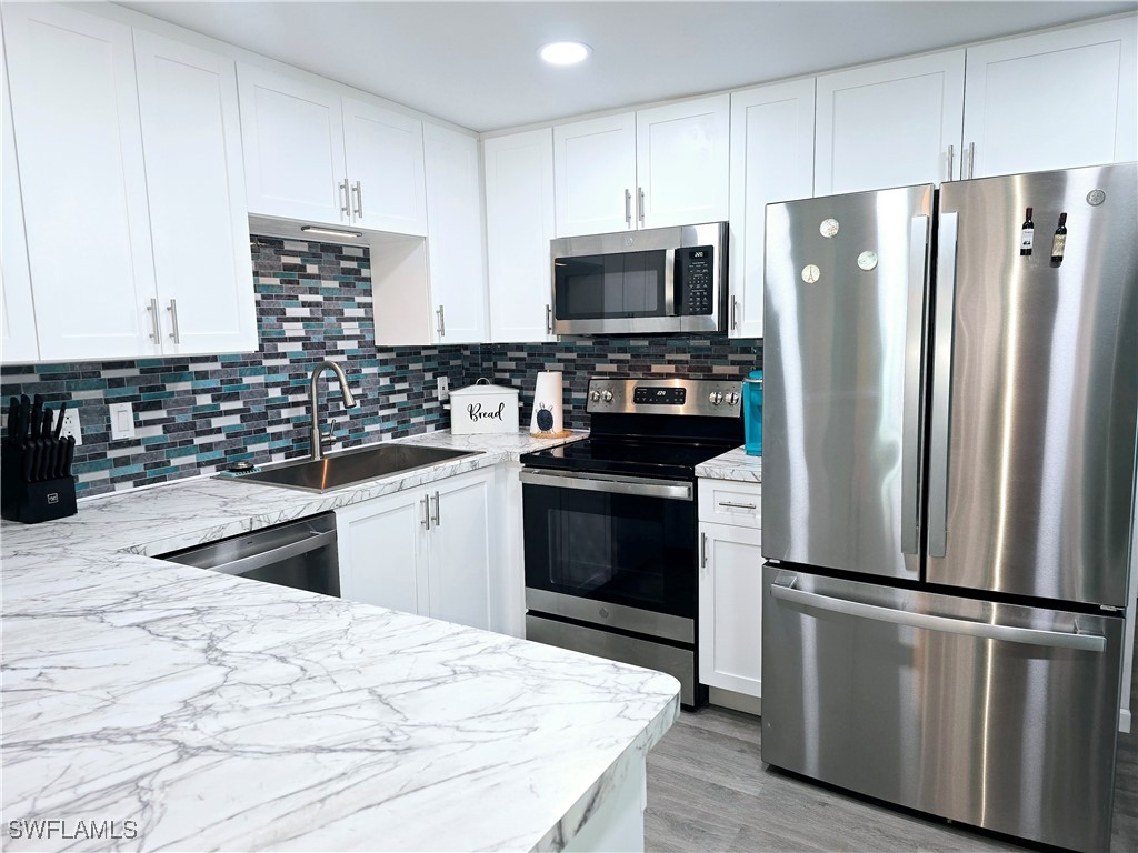 19 Moorhead Manor Naples FL 34112 225010843 image6