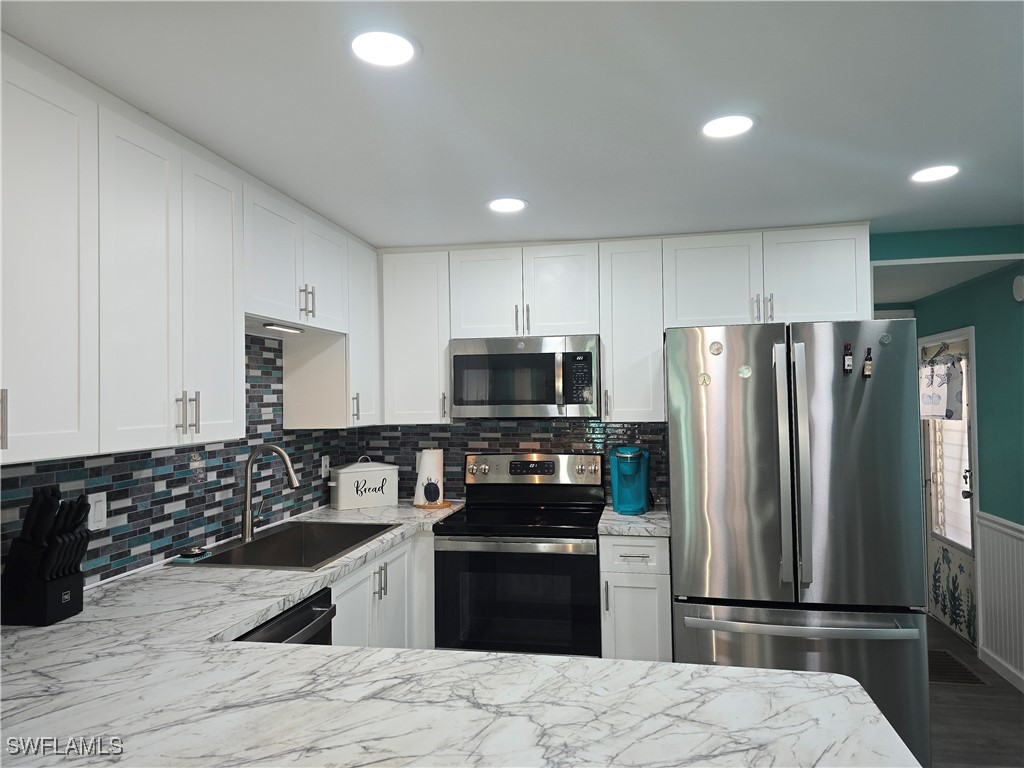 19 Moorhead Manor Naples FL 34112 225010843 image9