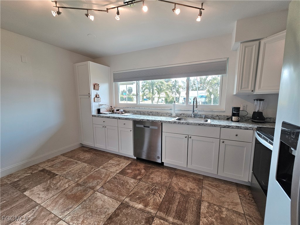 190 Brooks Road North Fort Myers FL 33917 2025013525 image4