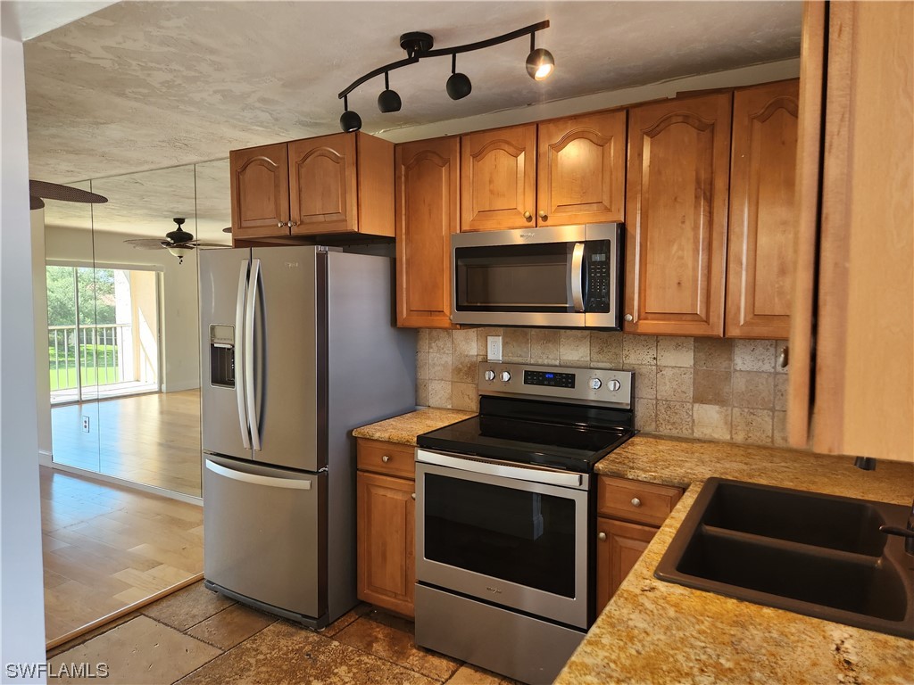 190 Turtle Lake Court #303 Naples FL 34105 223078599 image1