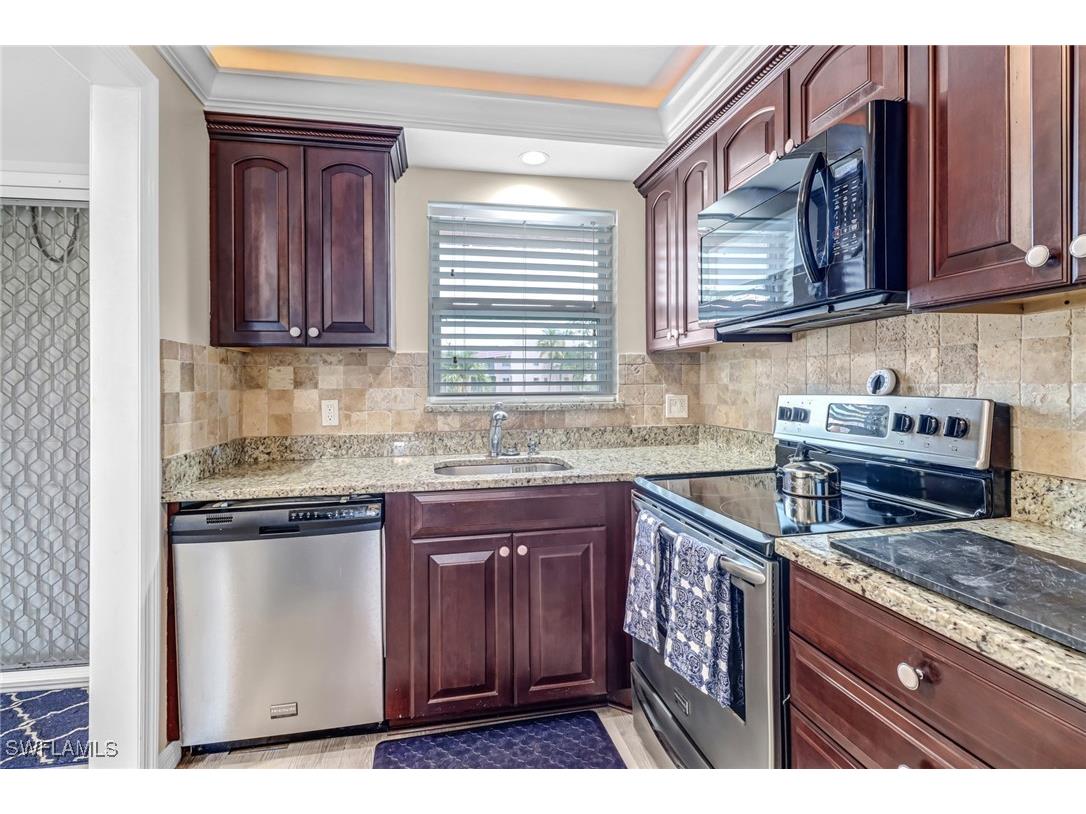 190 Turtle Lake Court #6 Naples FL 34105 225074959 image4