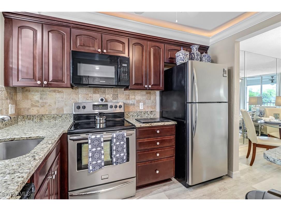 190 Turtle Lake Court #6 Naples FL 34105 225074959 image6