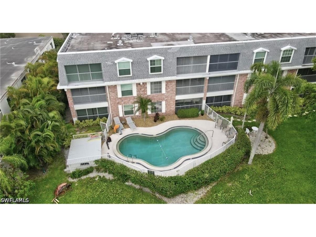 1900 Alamanda Drive #202 Naples FL 34102 226022883 image1