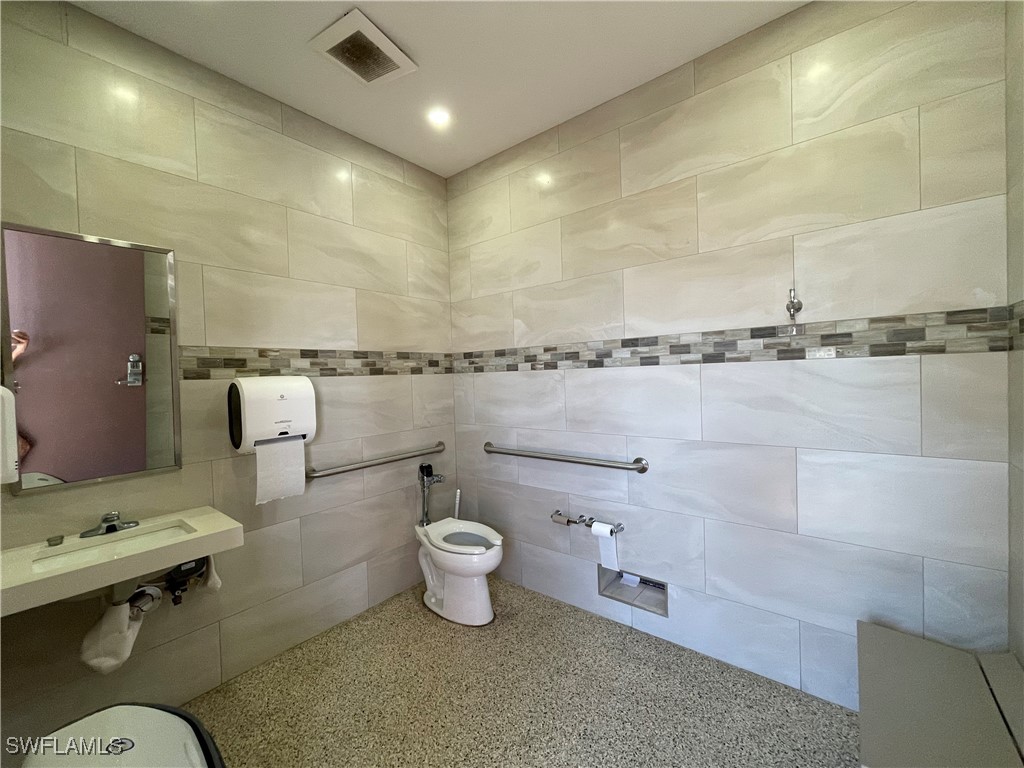 1900 Alamanda Drive #204 Naples FL 34102 225029027 image27