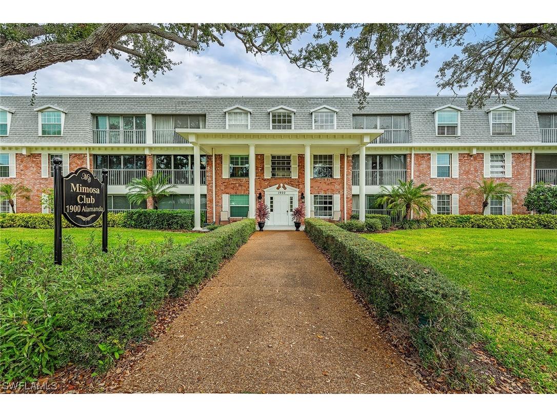 1900 Alamanda Drive #304 Naples FL 34102 224005628 image1