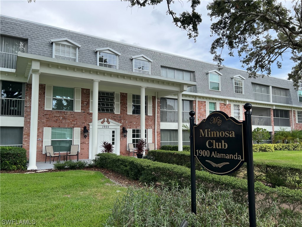 1900 Alamanda Drive #308 Naples FL 34102 223057391 image1