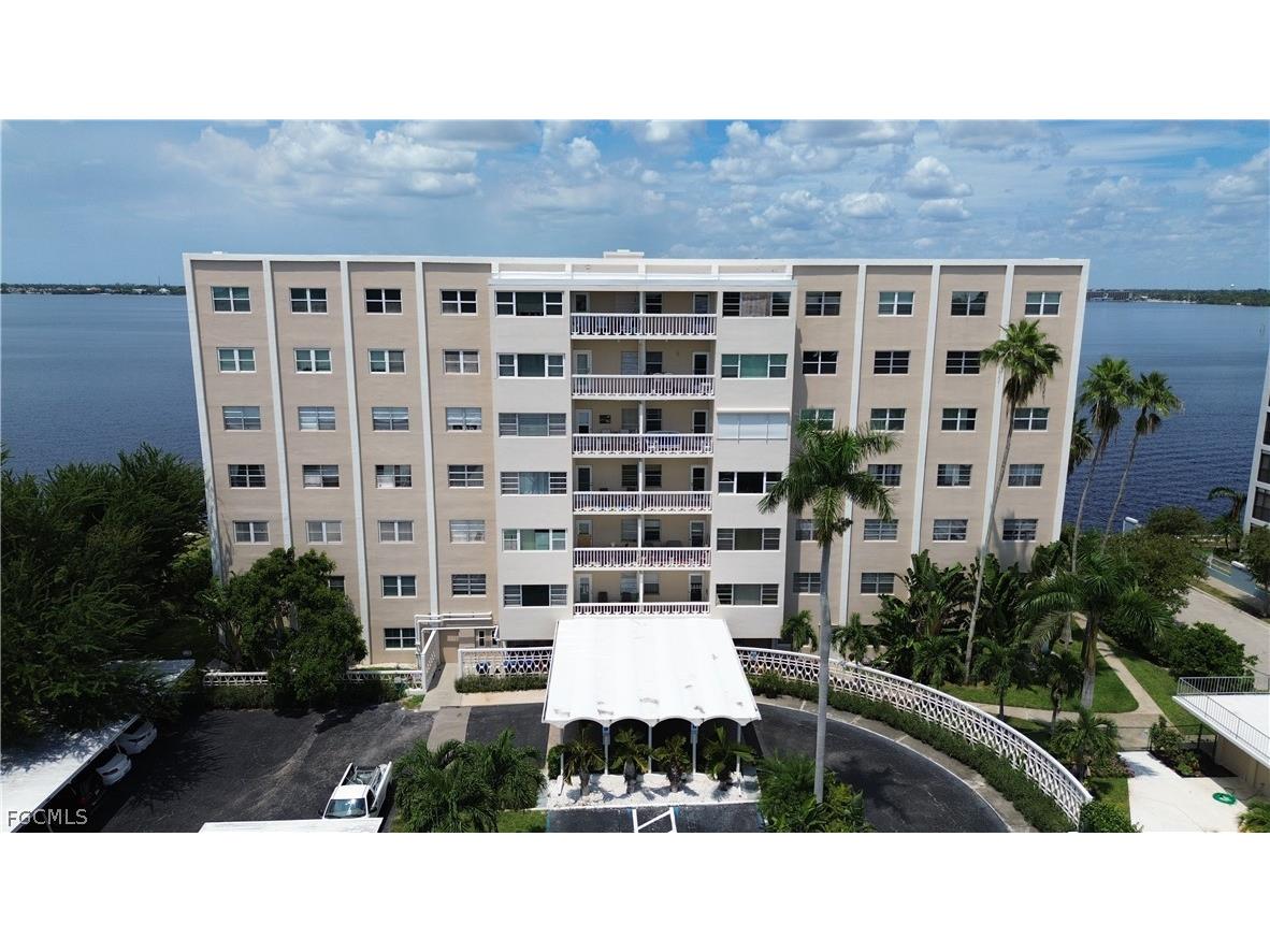 1900 Clifford Street #201 Fort Myers FL 33901 2026013342 image1