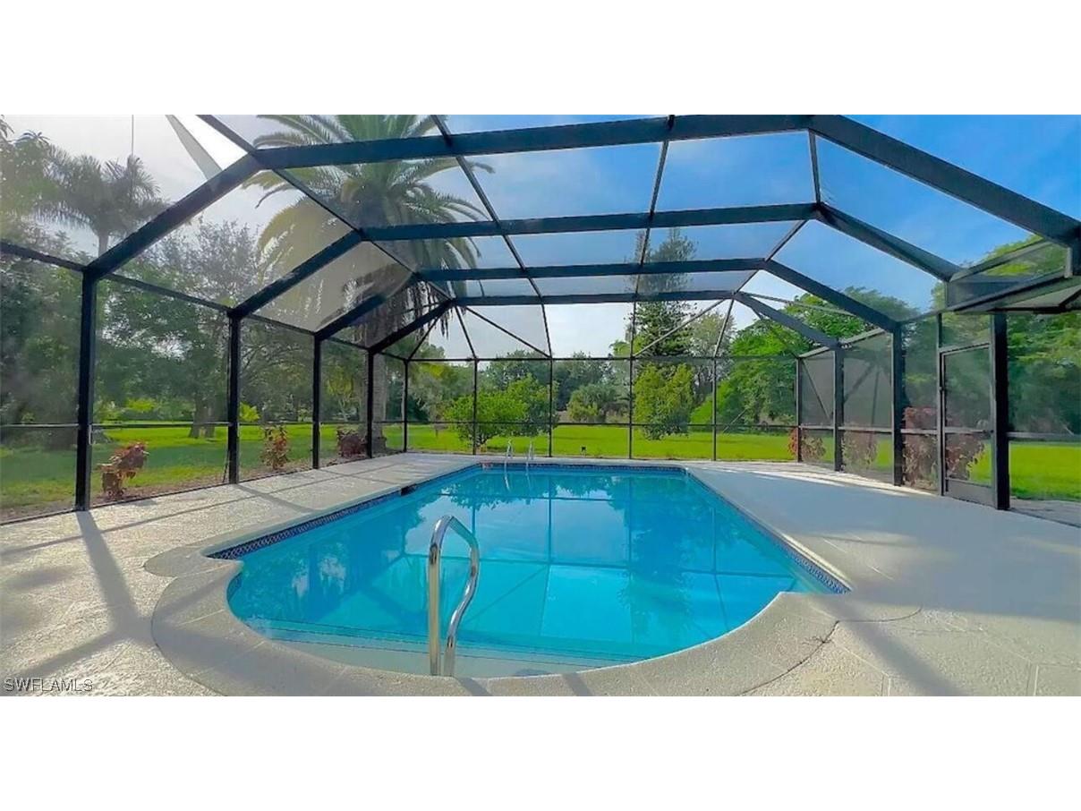 1900 Curling Avenue Naples FL 34109 223093924 image1