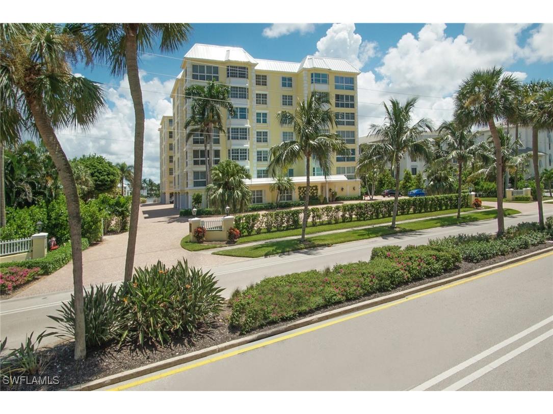 1900 Gulf Shore Boulevard N #303 Naples FL 34102 226005075 image1