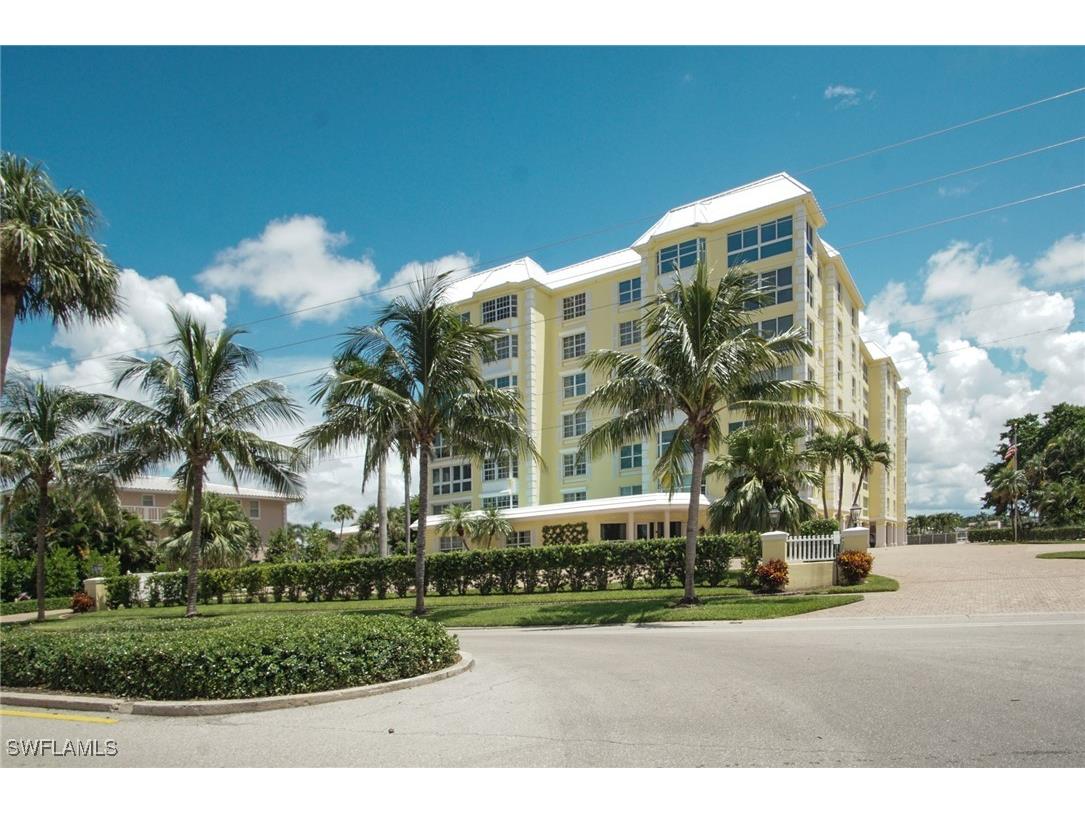 1900 Gulf Shore Boulevard N #303 Naples FL 34102 226005075 image2