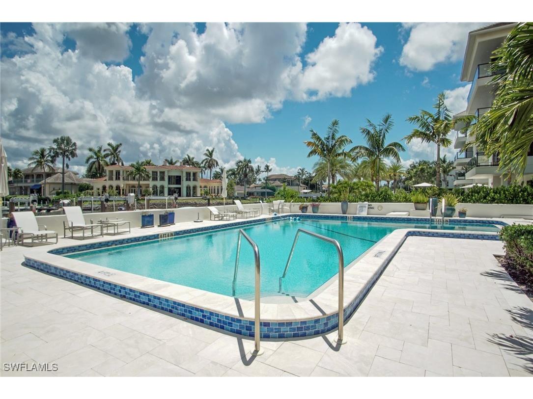 1900 Gulf Shore Boulevard N #303 Naples FL 34102 226005075 image27