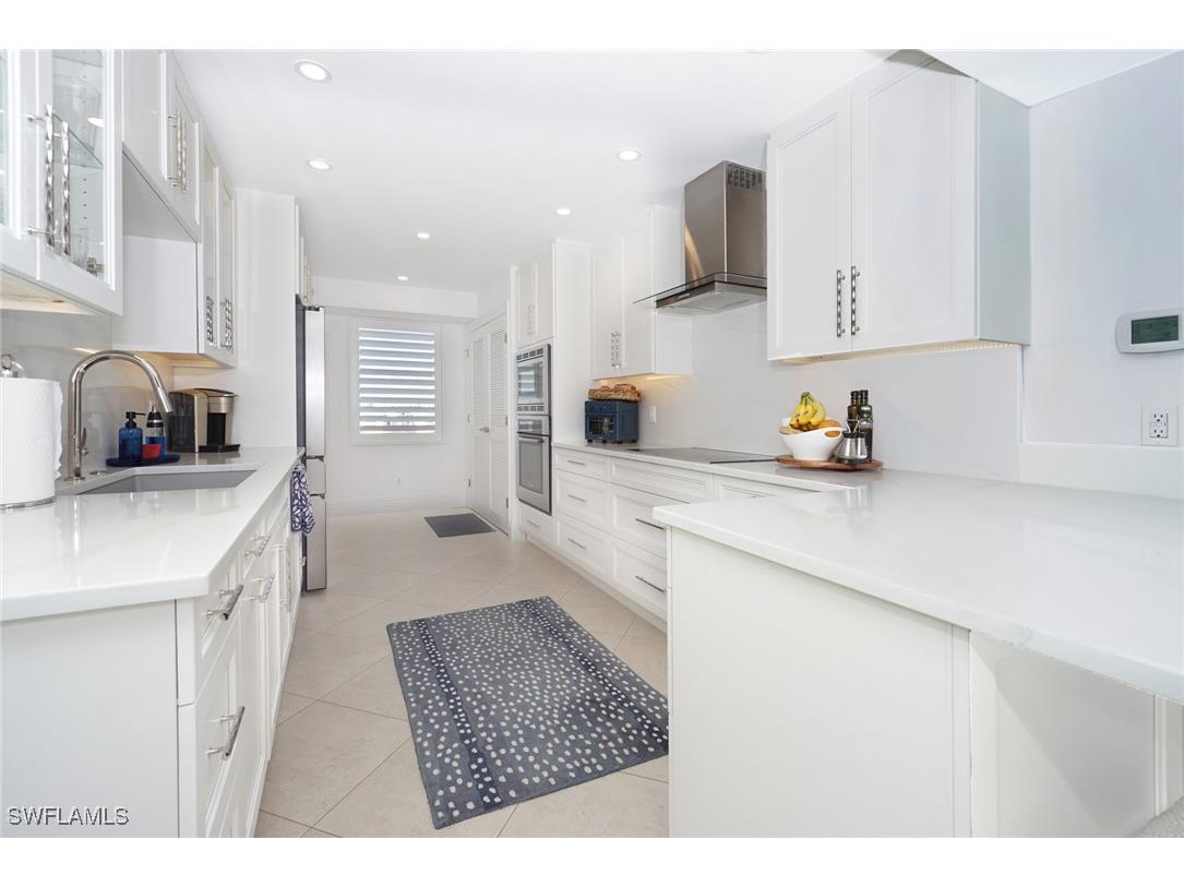 1900 Gulf Shore Boulevard N #303 Naples FL 34102 226005075 image9