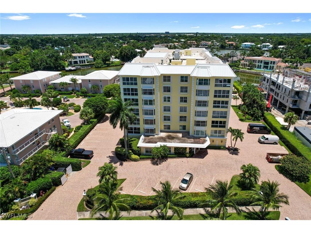 1900 Gulf Shore Boulevard N #304 Naples FL 34102 223076515 image1