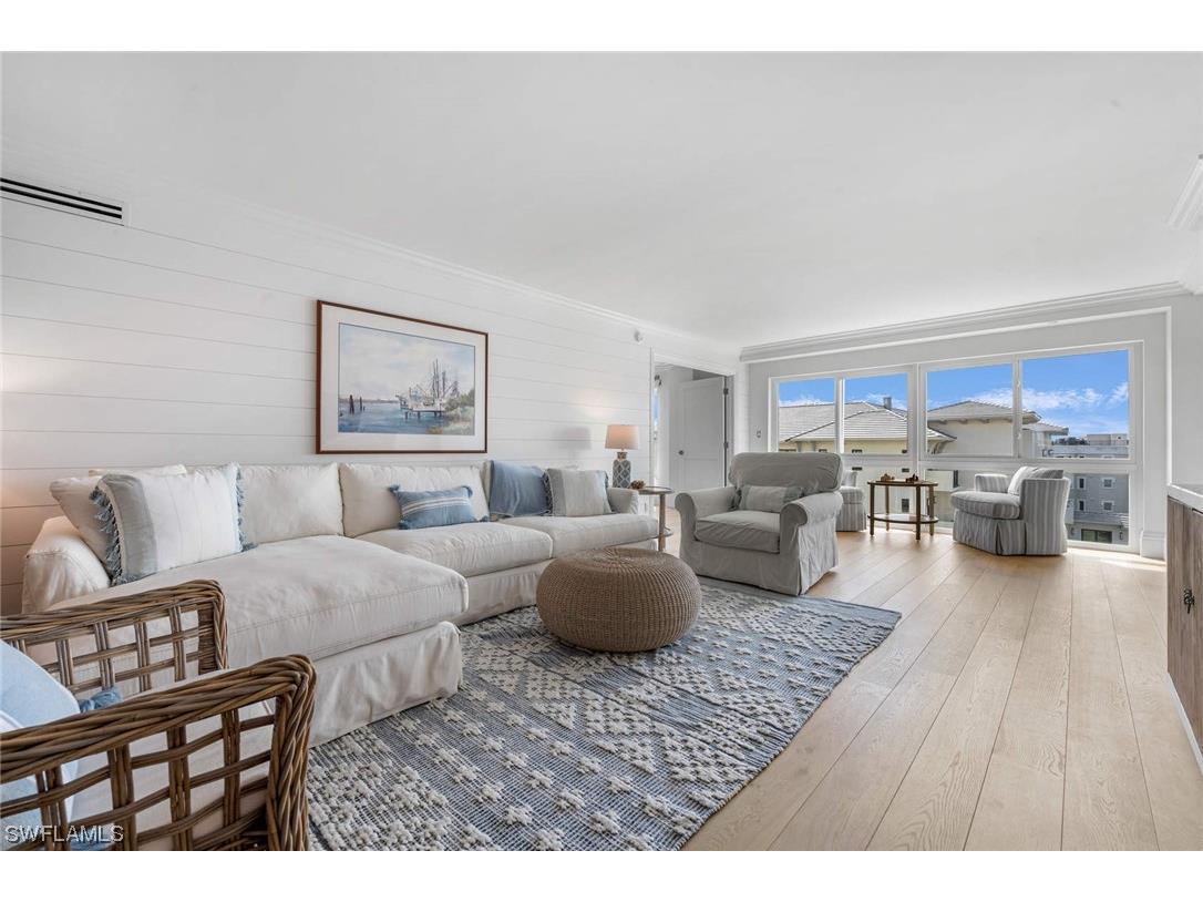 1900 Gulf Shore Boulevard N #403 Naples FL 34102 223022730 image1