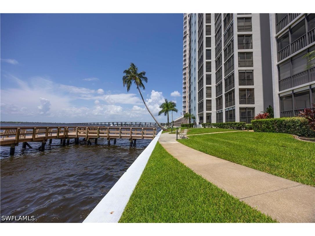 1901 Clifford Street #1402 Fort Myers FL 33901 226027019 image4