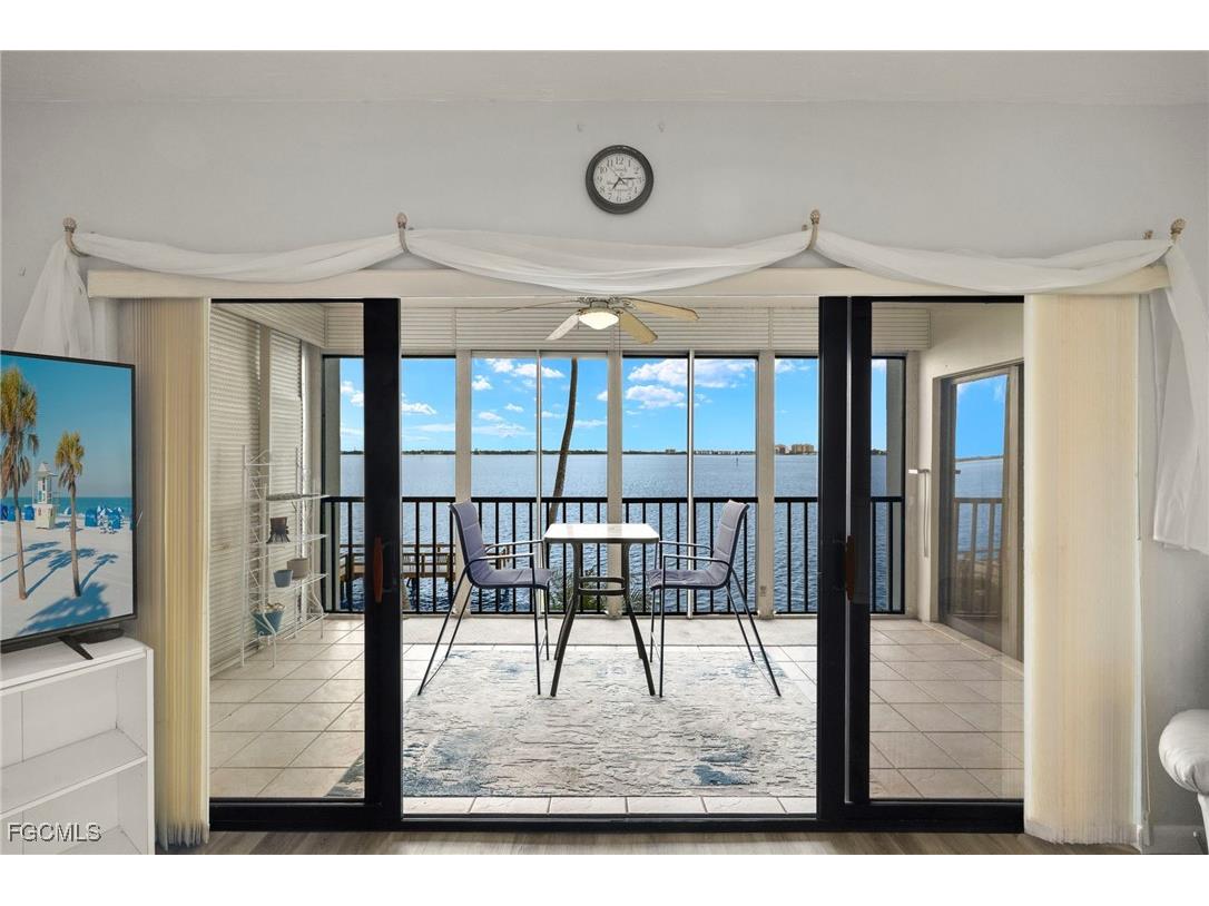 1901 Clifford Street #202 Fort Myers FL 33901 2026006522 image1