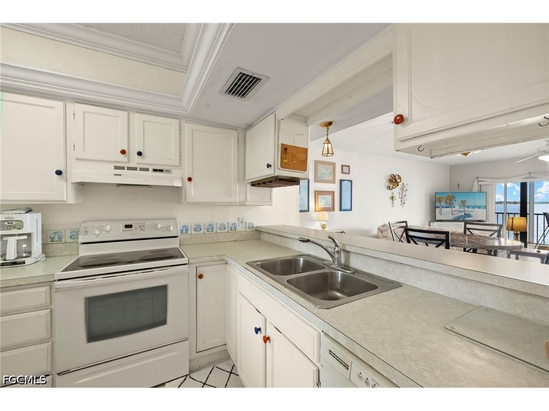 1901 Clifford Street #202 Fort Myers FL 33901 2026017861 image8