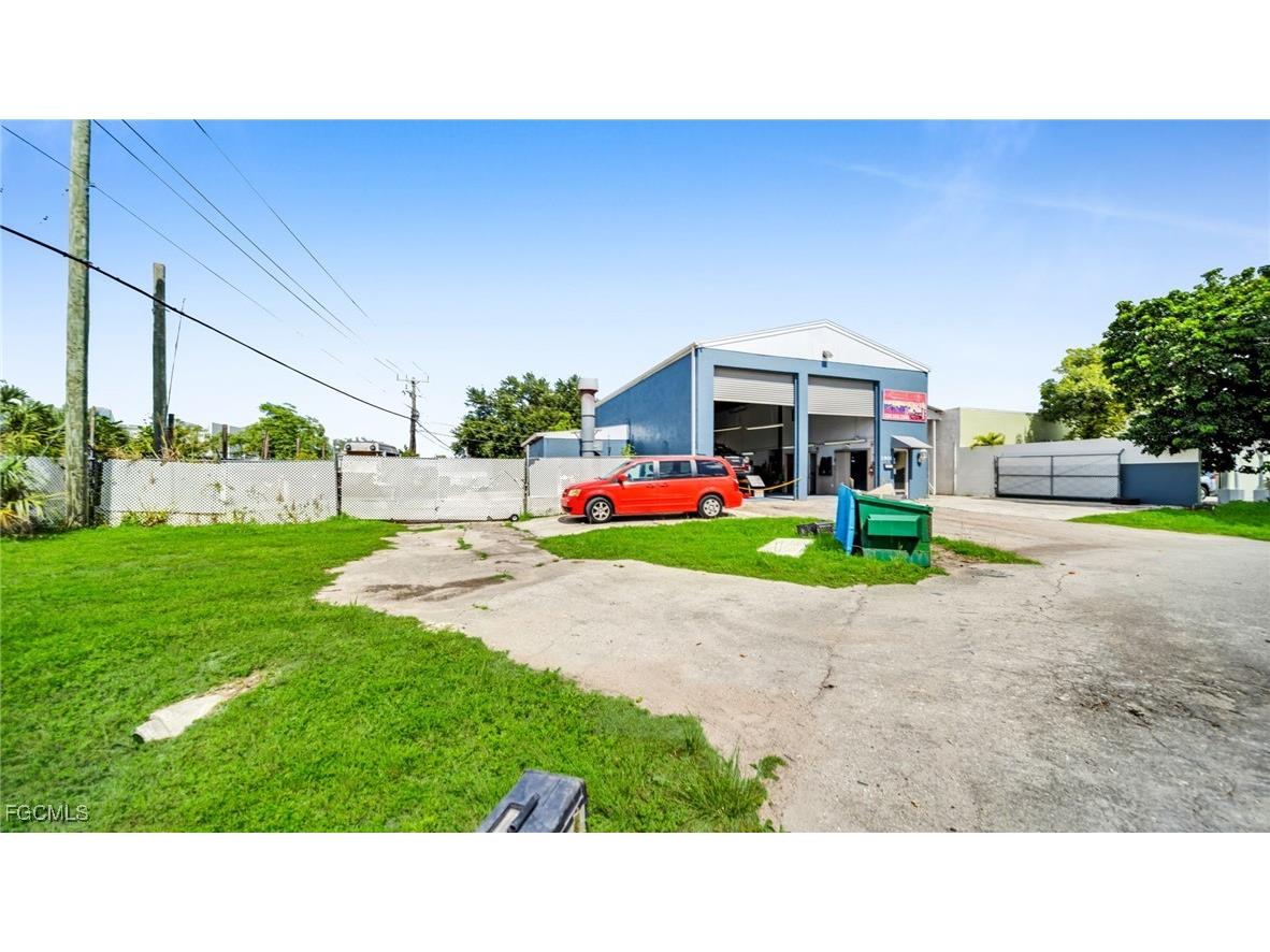 1901 Dana Drive Fort Myers FL 33907 2025019594 image1