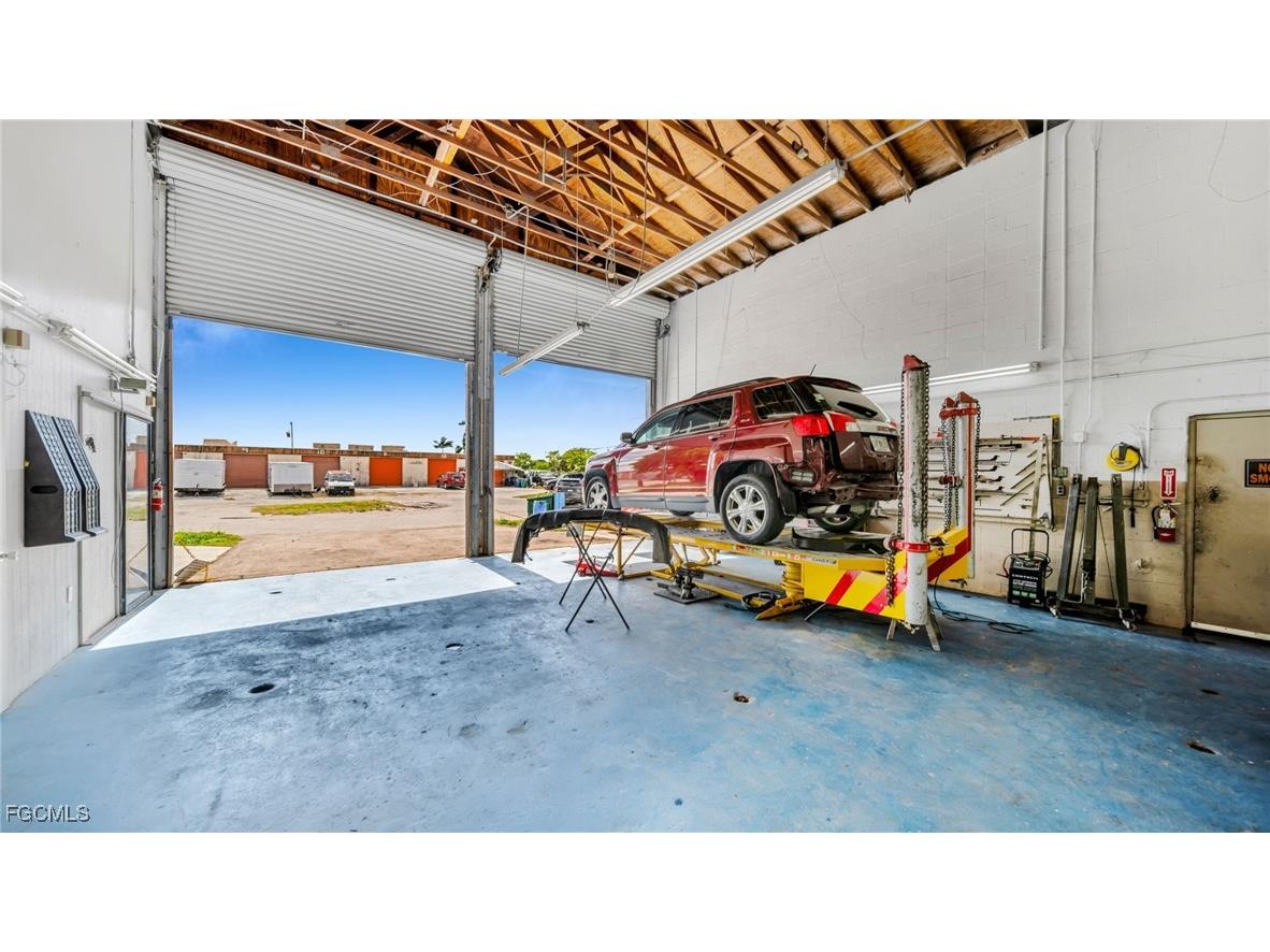 1901 Dana Drive Fort Myers FL 33907 2025019594 image10