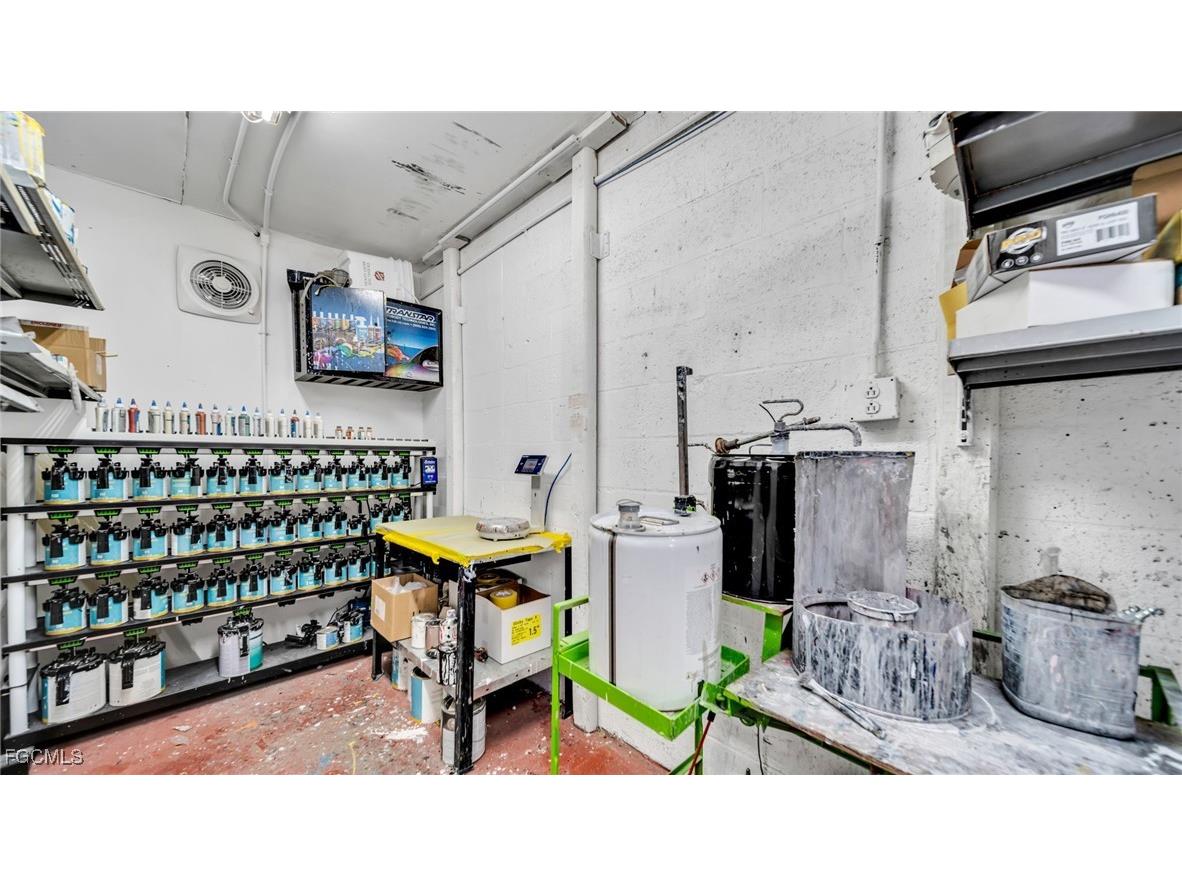 1901 Dana Drive Fort Myers FL 33907 2025019594 image11