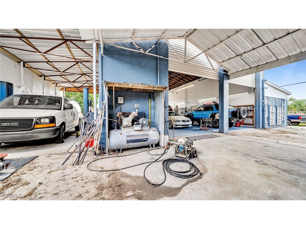 1901 Dana Drive Fort Myers FL 33907 2025019594 image18