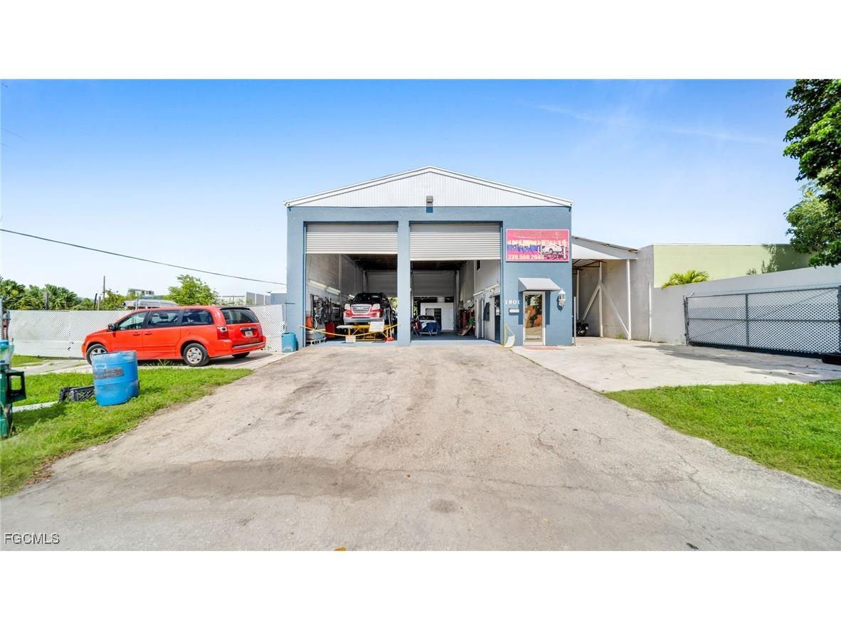 1901 Dana Drive Fort Myers FL 33907 2025019594 image2