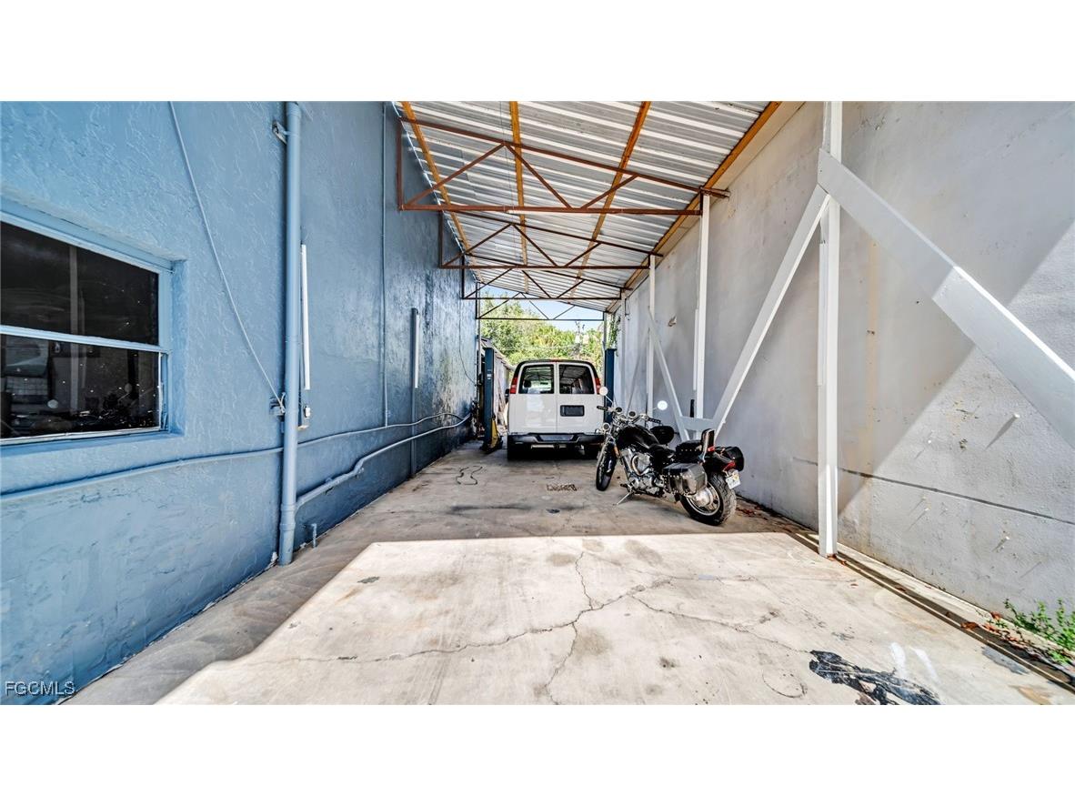 1901 Dana Drive Fort Myers FL 33907 2025019594 image20