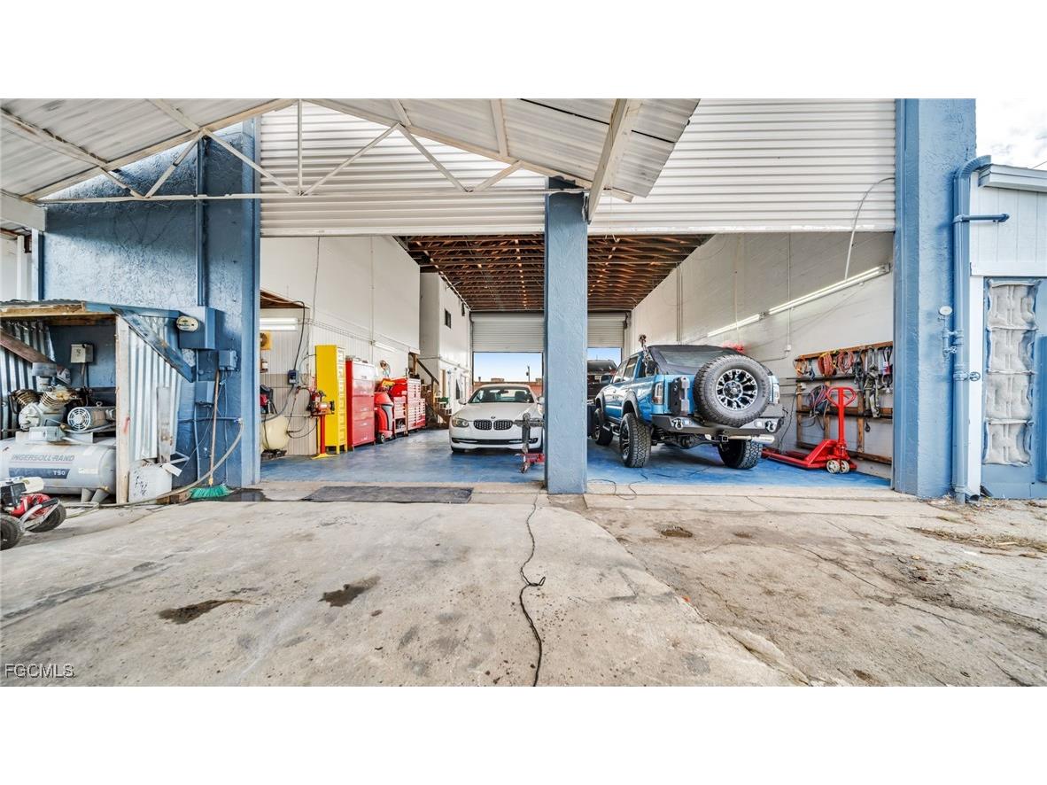 1901 Dana Drive Fort Myers FL 33907 2025019594 image21