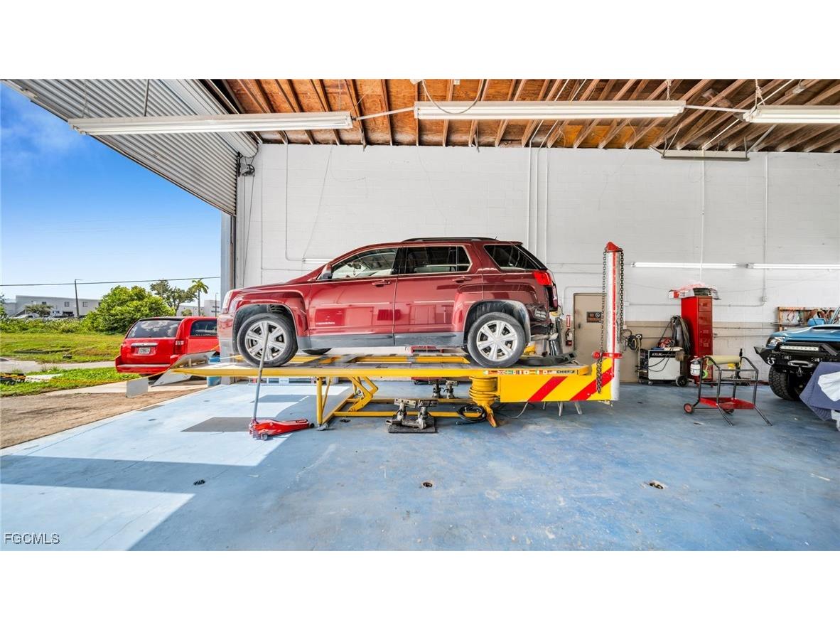 1901 Dana Drive Fort Myers FL 33907 2025019594 image22