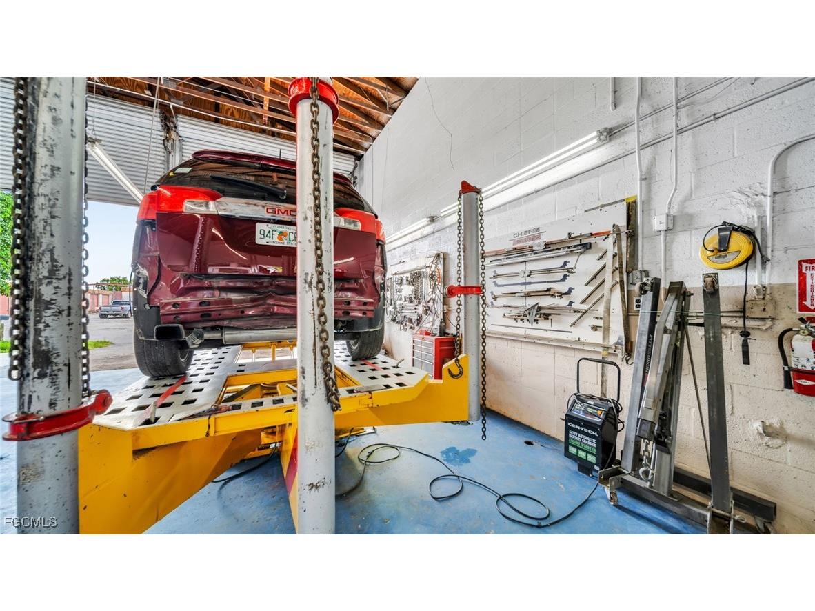 1901 Dana Drive Fort Myers FL 33907 2025019594 image23