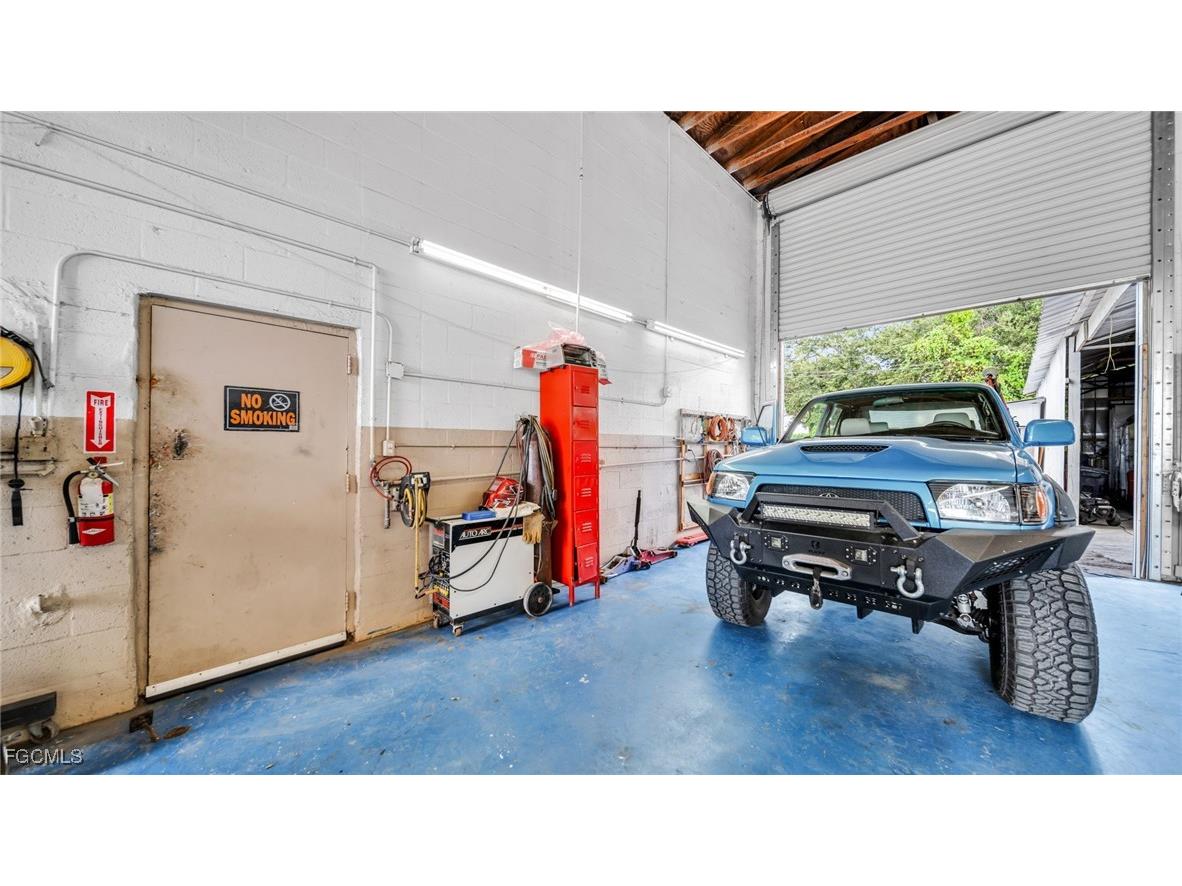 1901 Dana Drive Fort Myers FL 33907 2025019594 image24