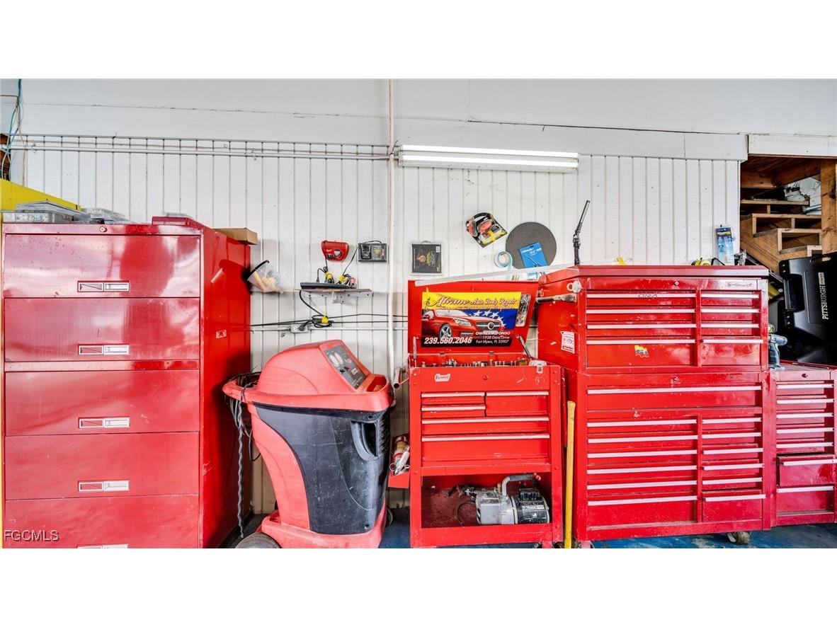 1901 Dana Drive Fort Myers FL 33907 2025019594 image27